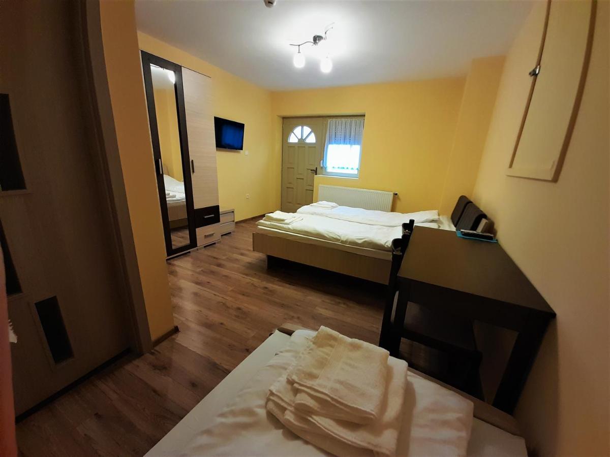 Barsony Vendeglo Es Panzio Bed and Breakfast Szécsény Buitenkant foto