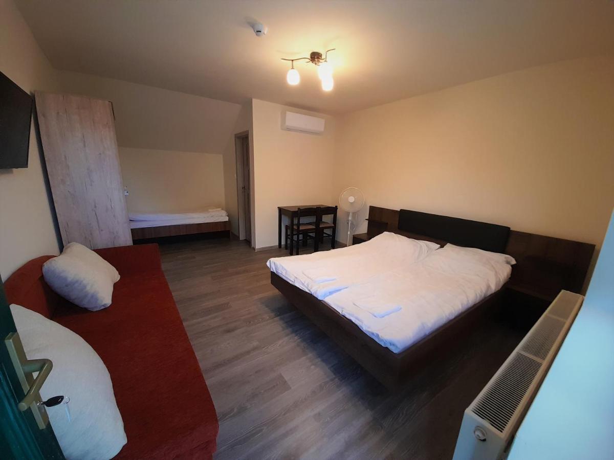Barsony Vendeglo Es Panzio Bed and Breakfast Szécsény Buitenkant foto
